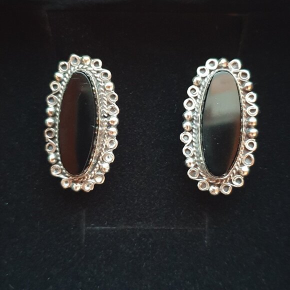 Vintage Navajo Native American Black Onyx Sterling Silver Screw-Back Earrings - Picture 3 of 17